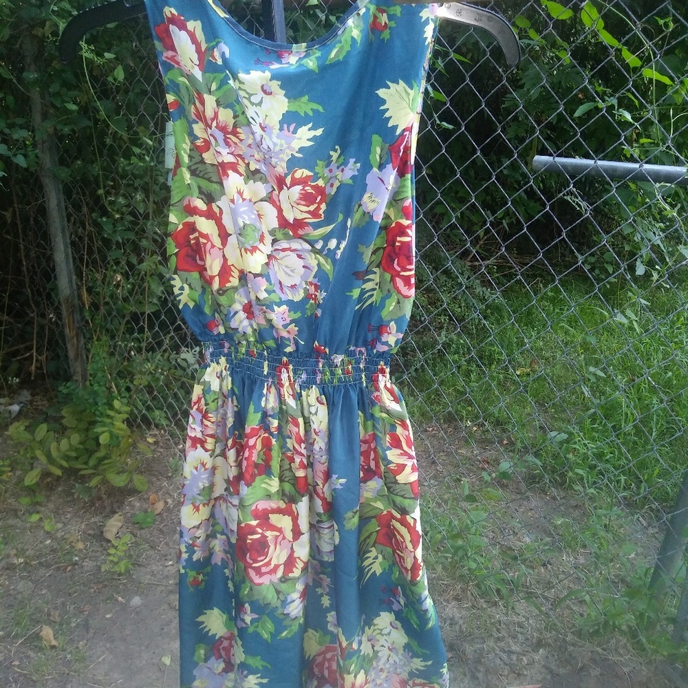 😍2/$10😍Floral Dress 🌹 - Picture 3 of 3